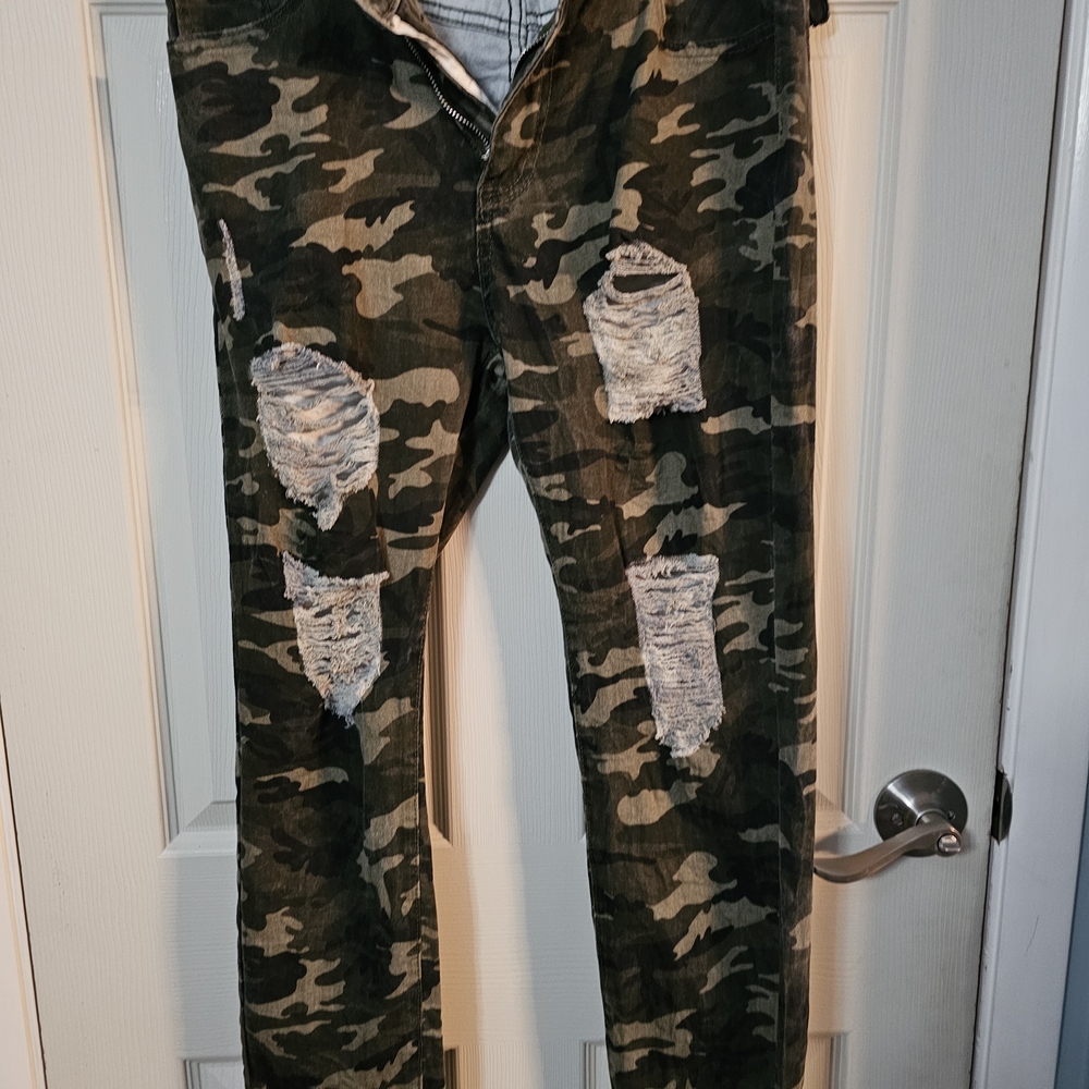 Camouflage Distressed Jeans Sz L WORN ONCE. SZ 6 TO 10